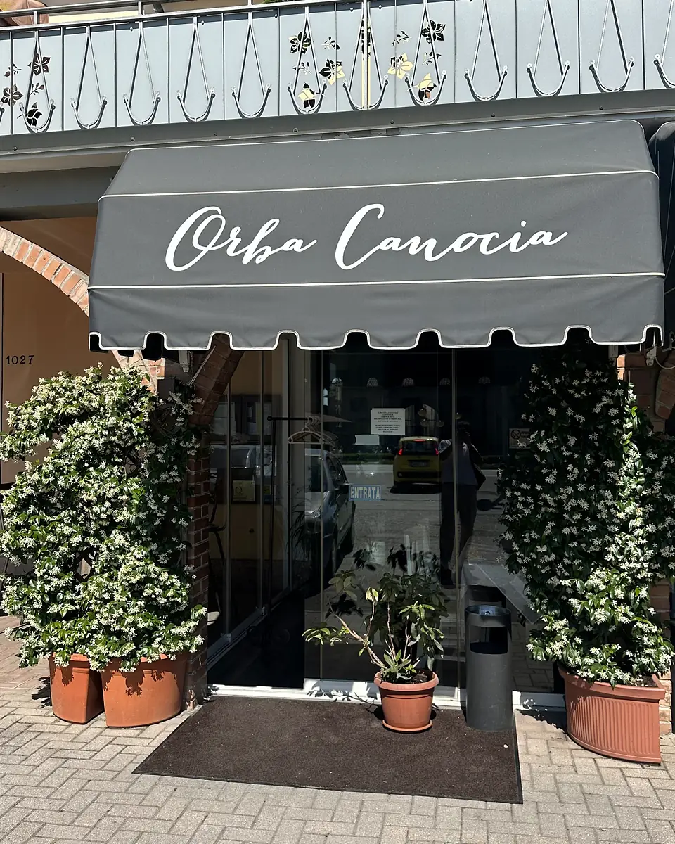 La facciata di Orba Canocia