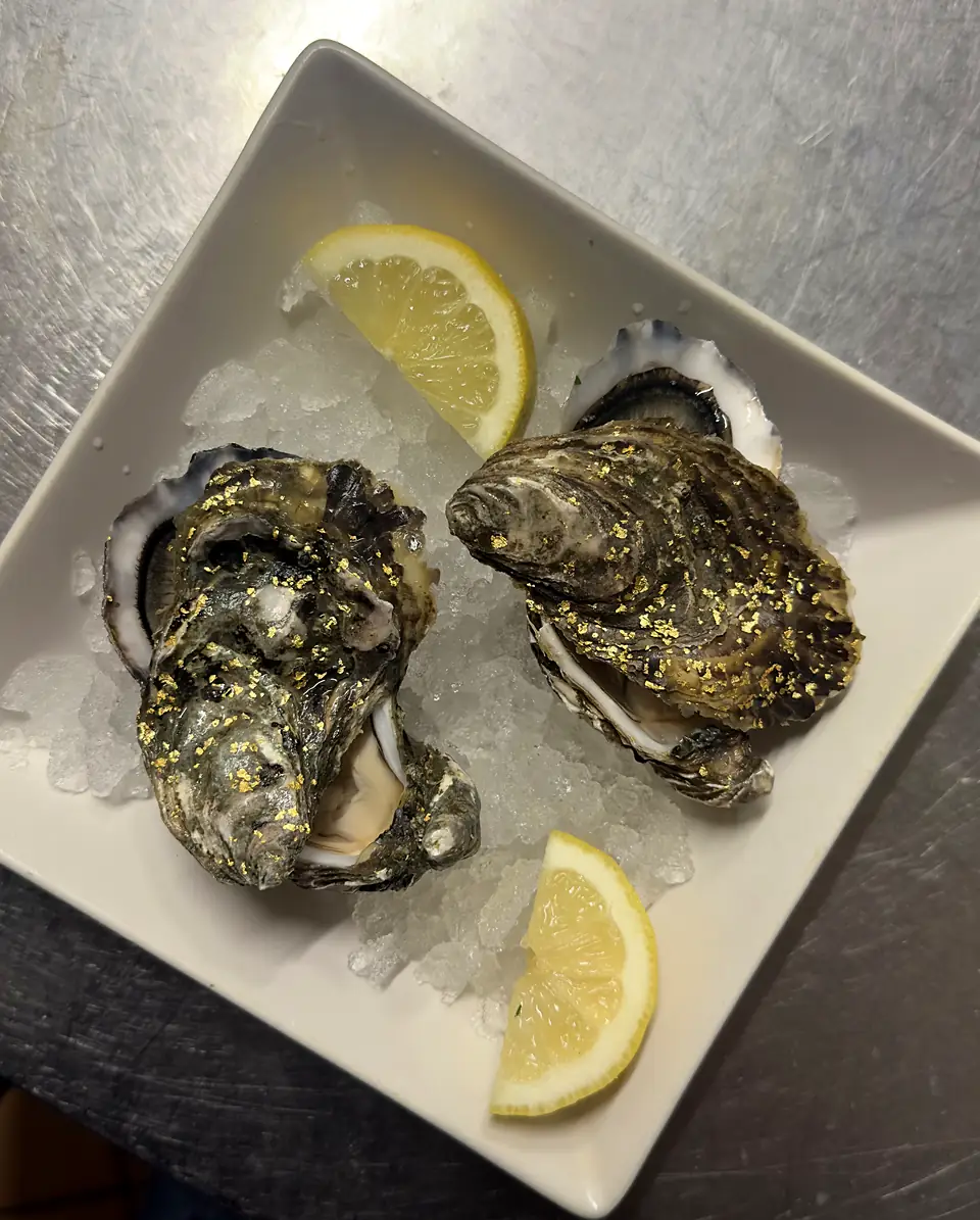 Ostriche con foglia d'oro